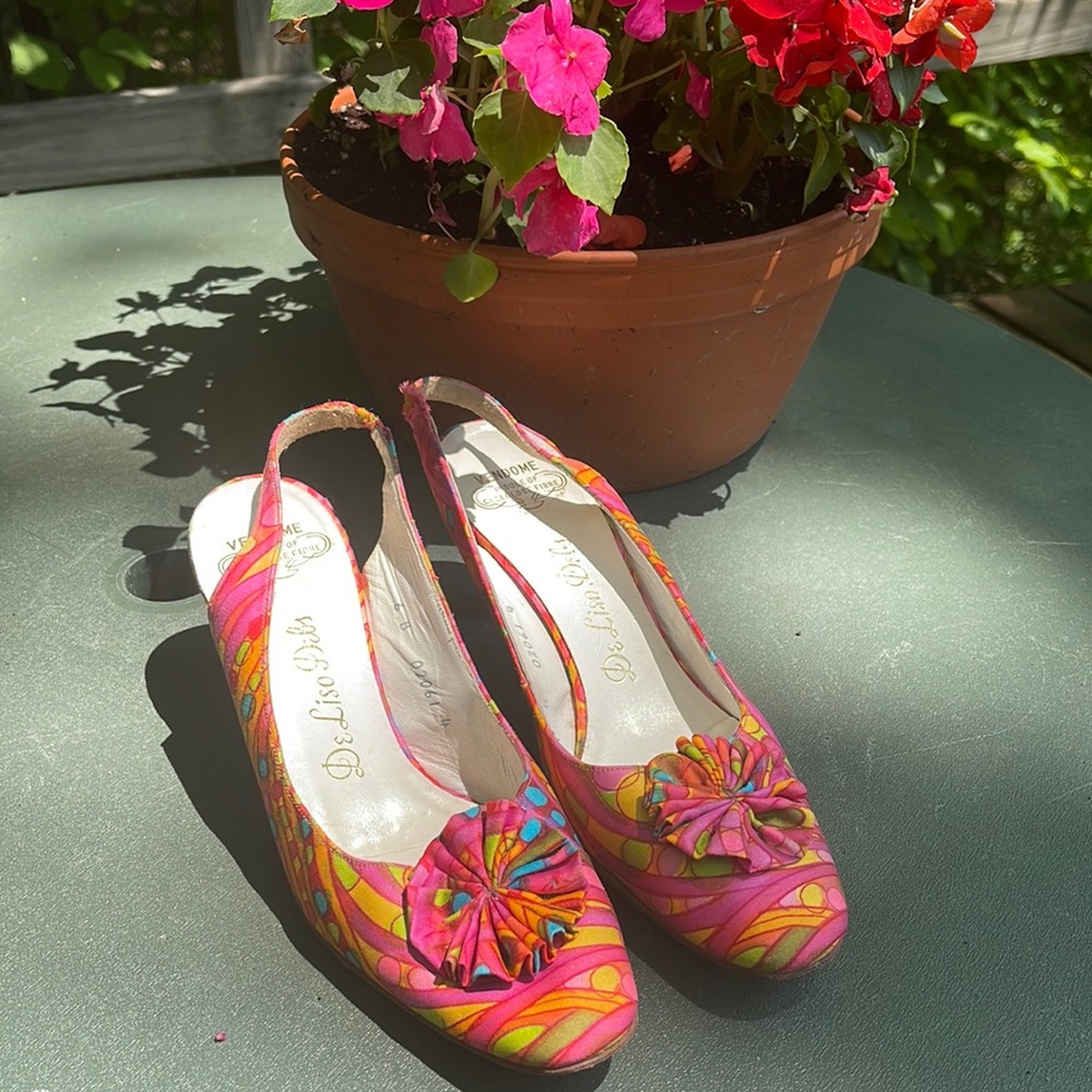 Vintage 1960’s De Liso Debs Vendome print (silk?) sling-backs with bows